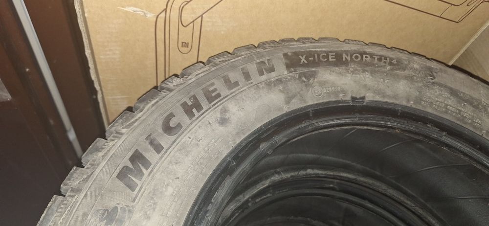 Комплект зимних шипованных шин Michelin