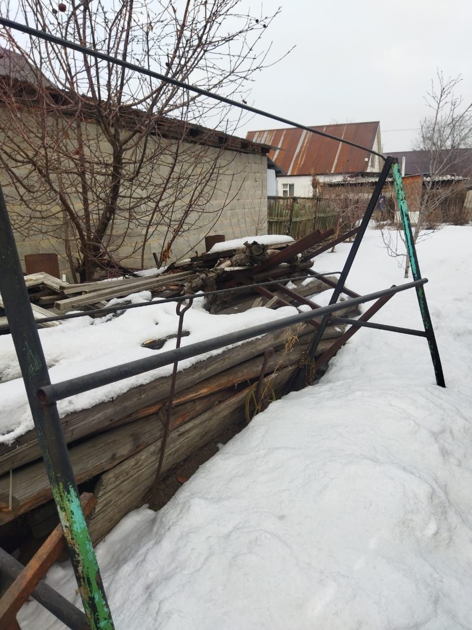 Продам многофункциональную стойку  для сушки ковров и т.п.Дешево