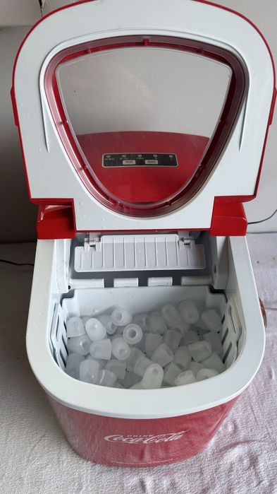 Aparat de facut cuburi de gheta , coca cola