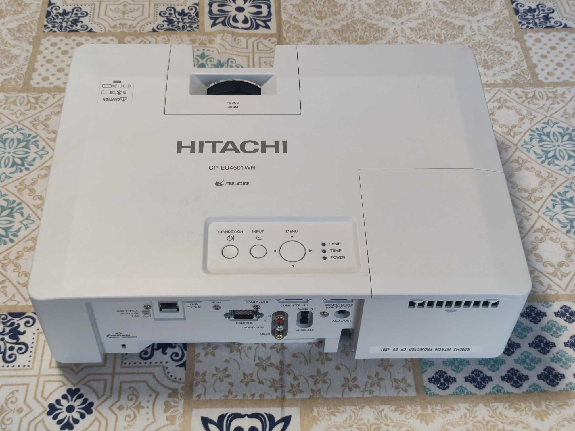 proiector 3 lcd Hitachi CP-EU4501WN 4500 lumeni, ore putine si fullhd