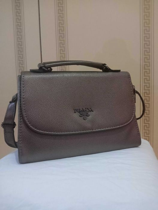 Сумка "Prada"  в отличном состоянии