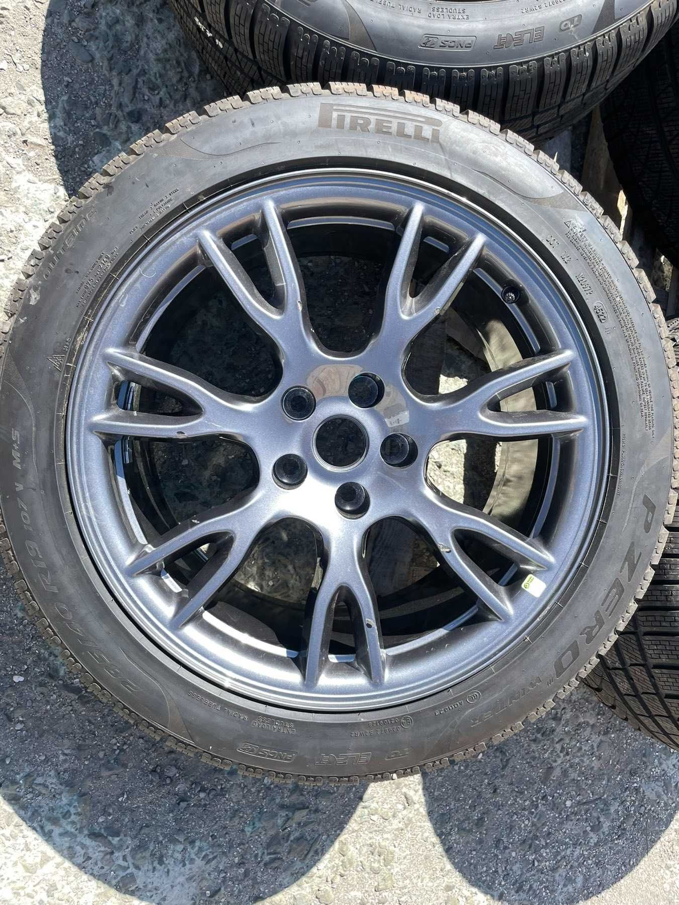 285/40/19 Pirelli PZero Winter TO Elect PNCS Dot 2022 TESLA S Единичка