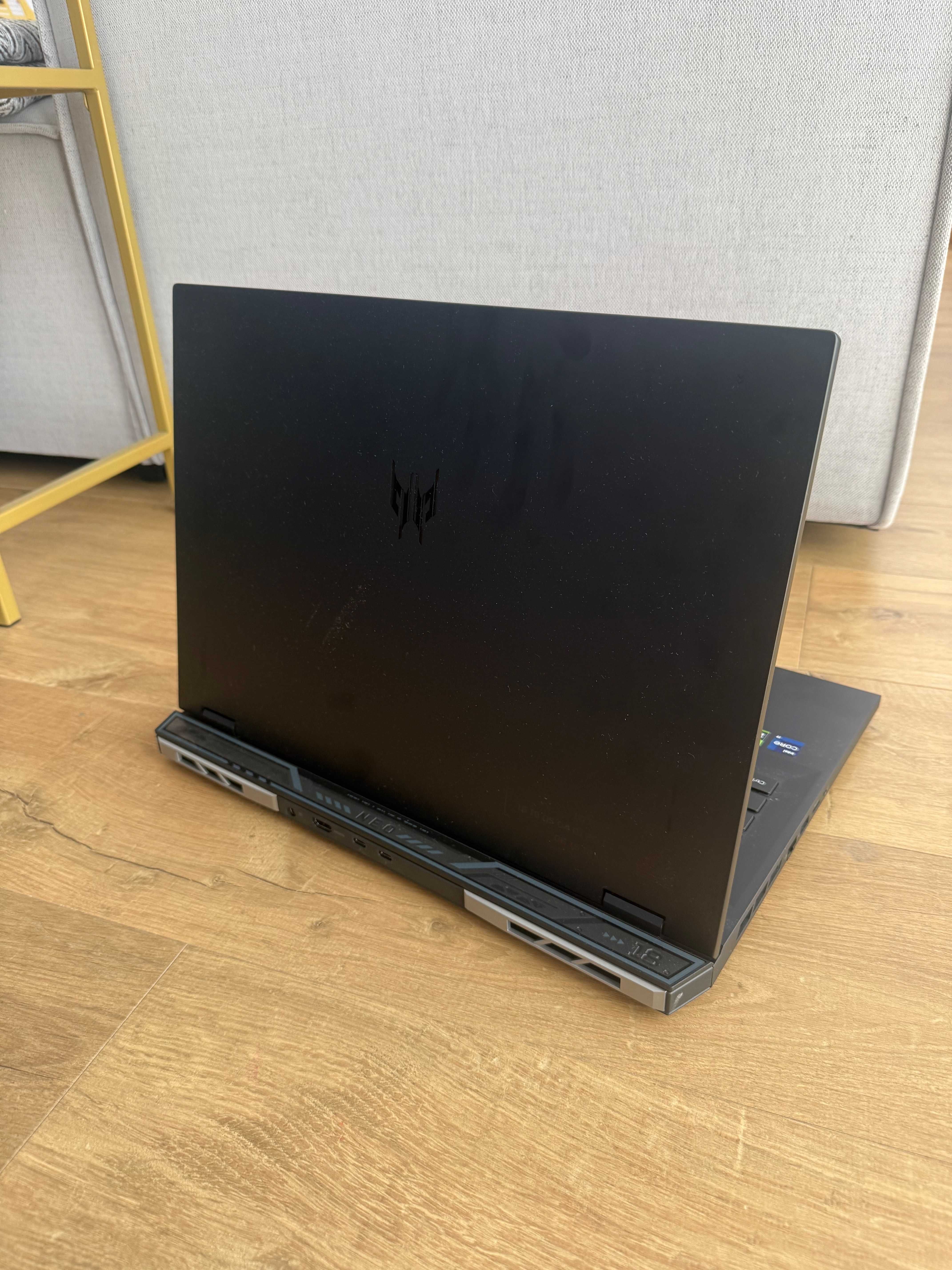 Acer Predator Helios Neo 18 (PHN18-71)
