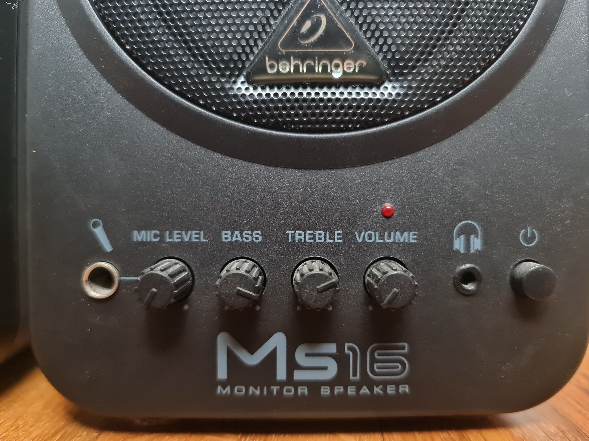 Boxe active Behringer MS16