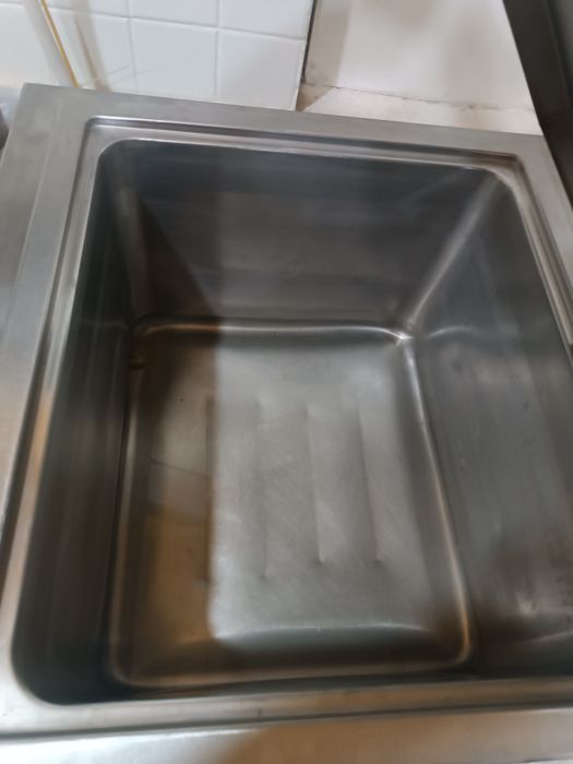 Nagema qizon suv va sut istish