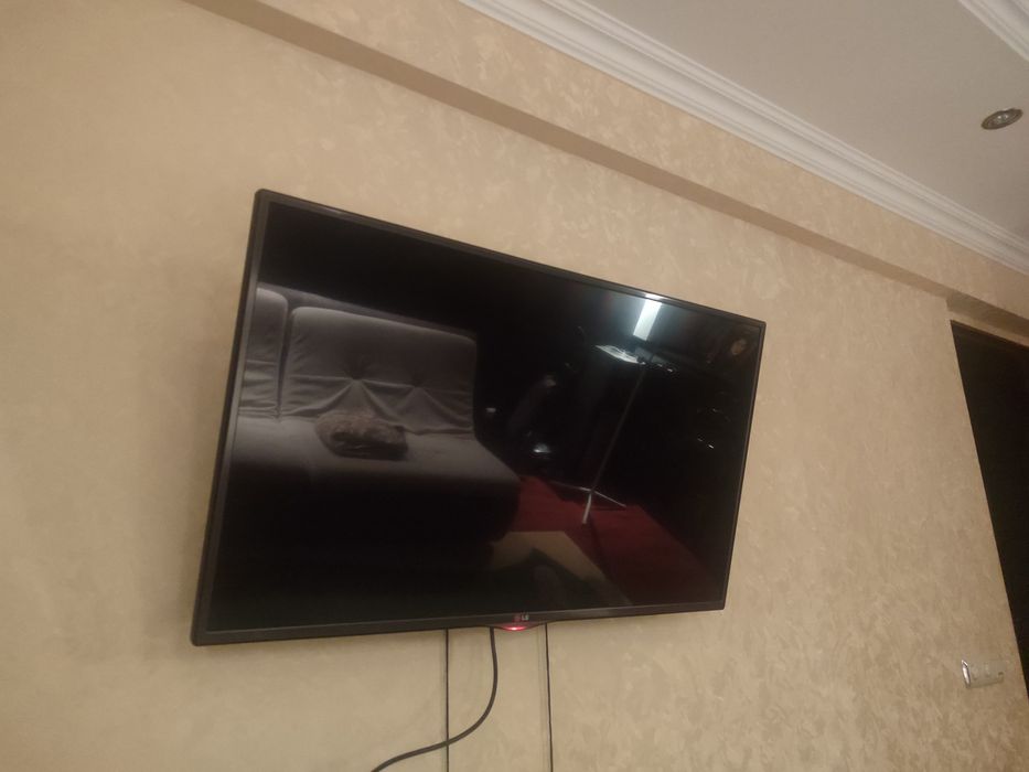 Телевизор-LG Smart Tv
Диагональ: 42" (106 см)
Разрешение: Full HD (19