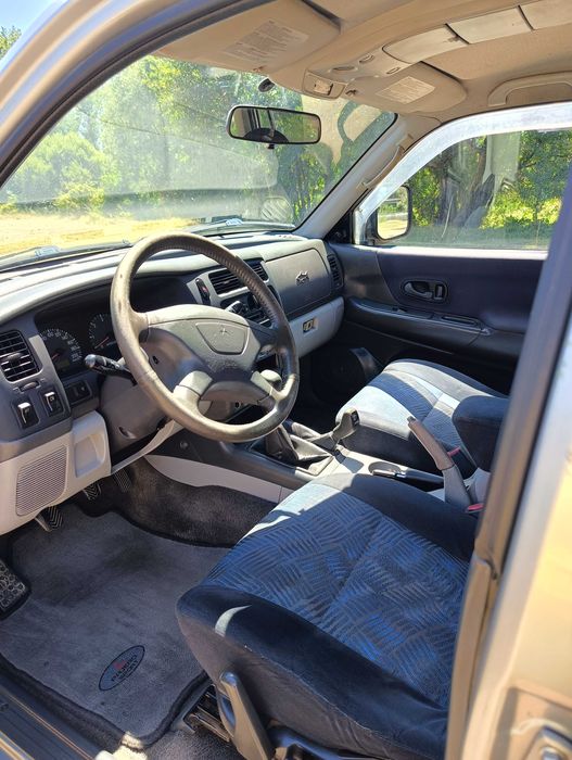 Джип Mitsubishi pajero sport