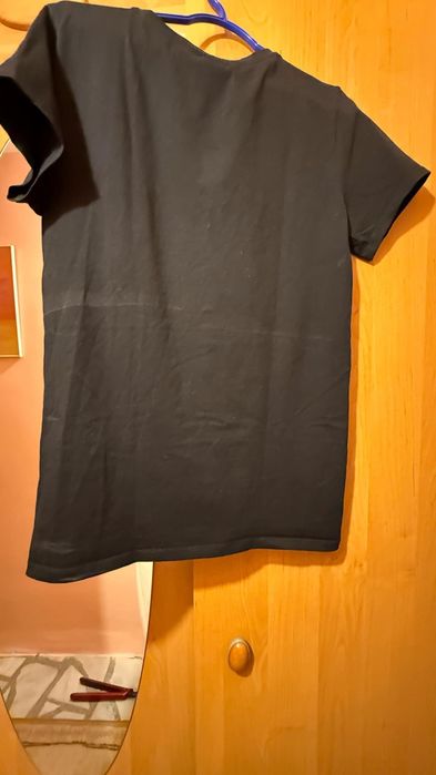 Изчистена мъжка тениска-черна на цвят slim fit