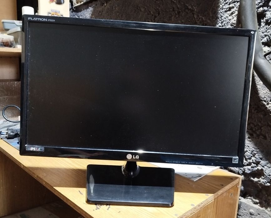 Монитор LG 22 дюйма
