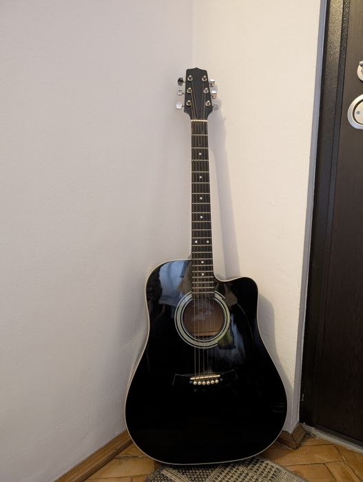 Chitara acustica Hora Reghin, neagra, productie 2004 + husa rucsac