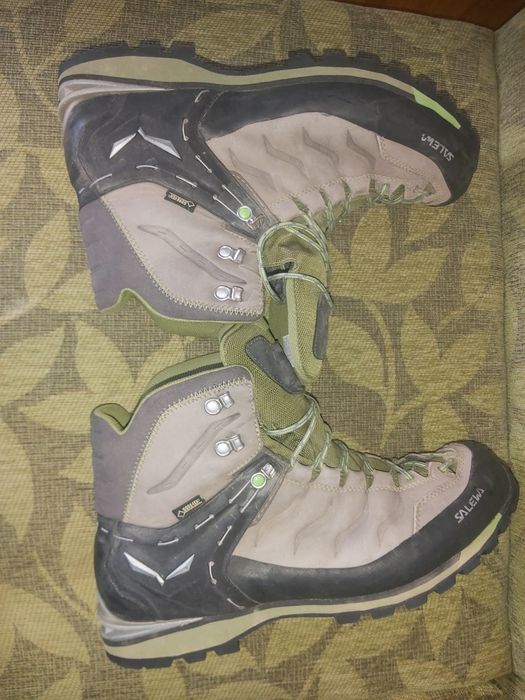 Високи трекинг обувки Salewa GTX