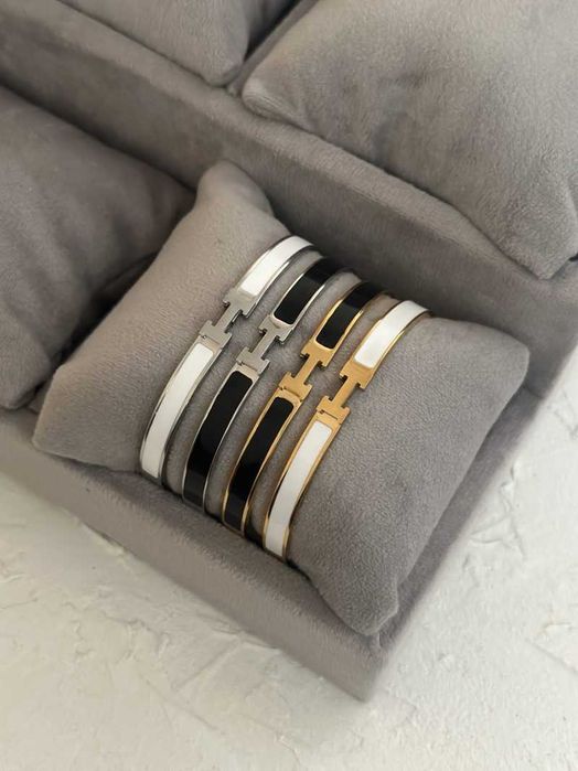 Луксозна дамска гривна Hermès Clic H златна, сребърна, бяла или черна