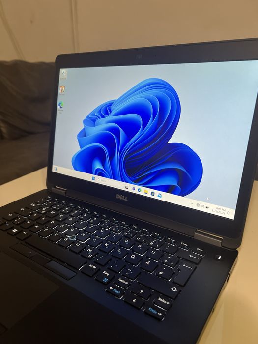 Laptop Dell Latitude E7470 – Eleganță și Performanță