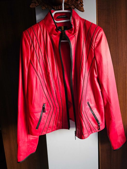 Червено кожено яке