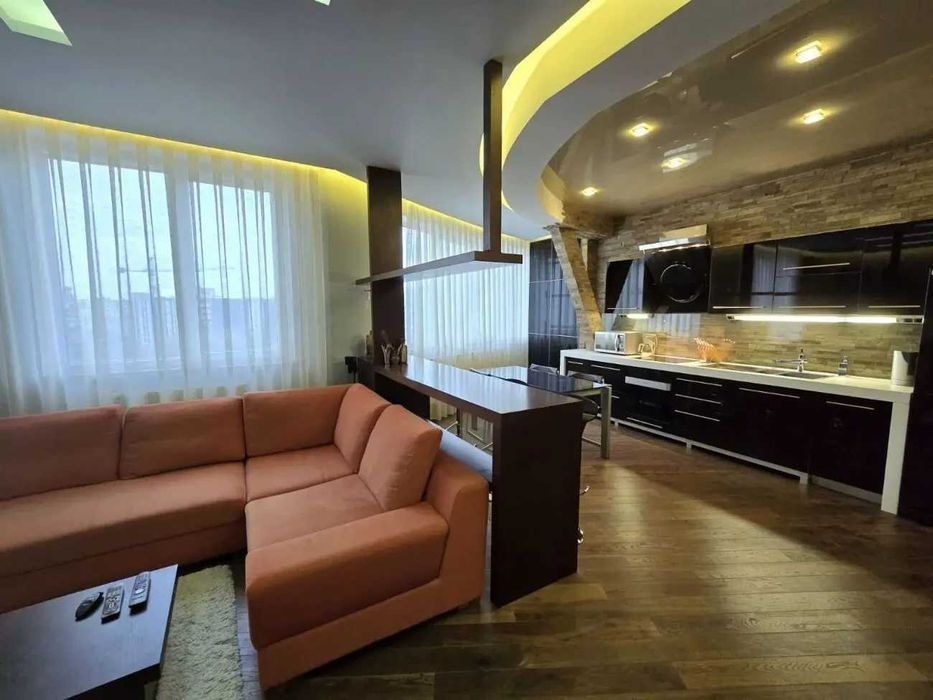 Тристаен имот в кв.Витоша