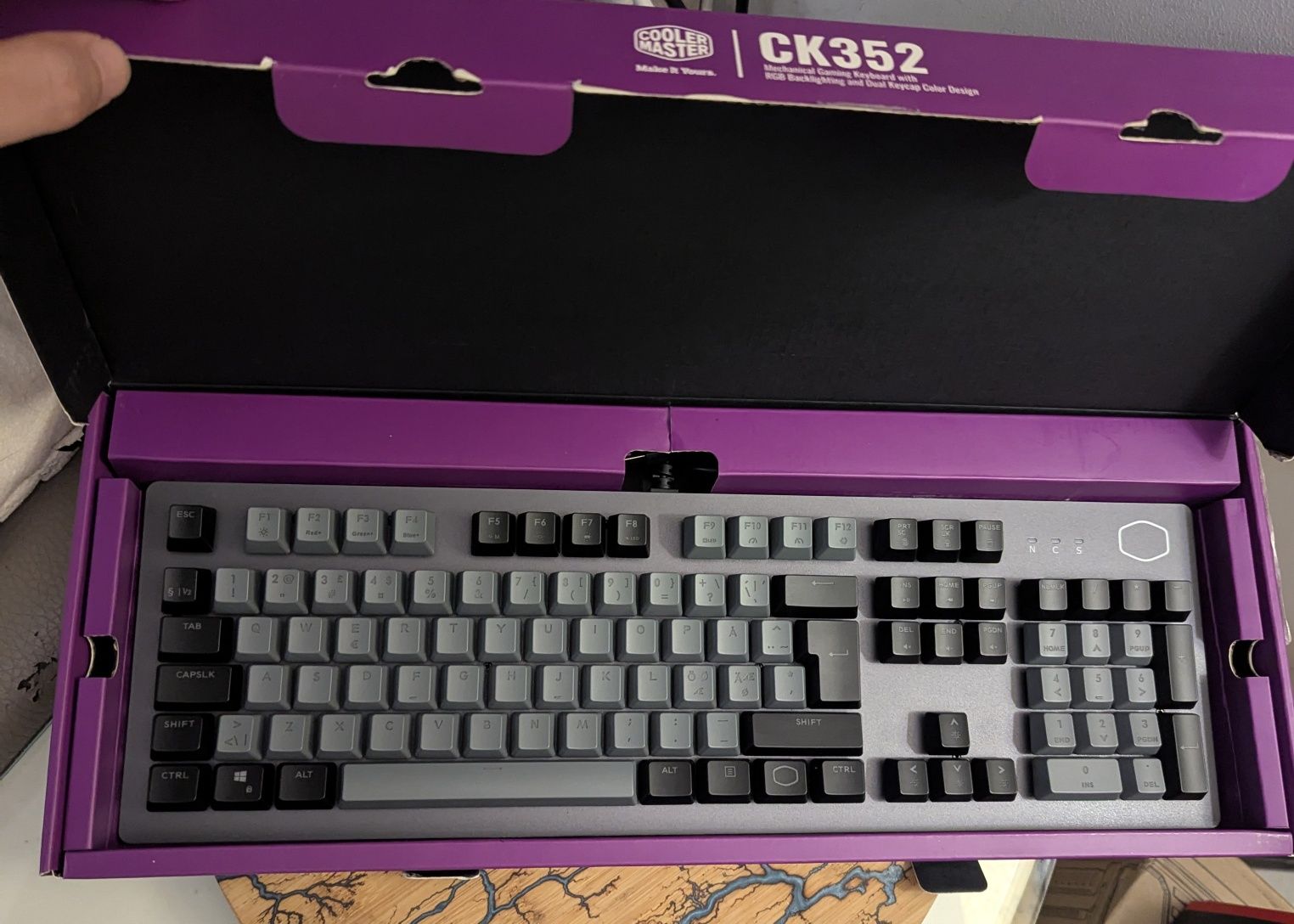 Cooler Master CK352 механична RGB клавиатура чисто нова в гаранция