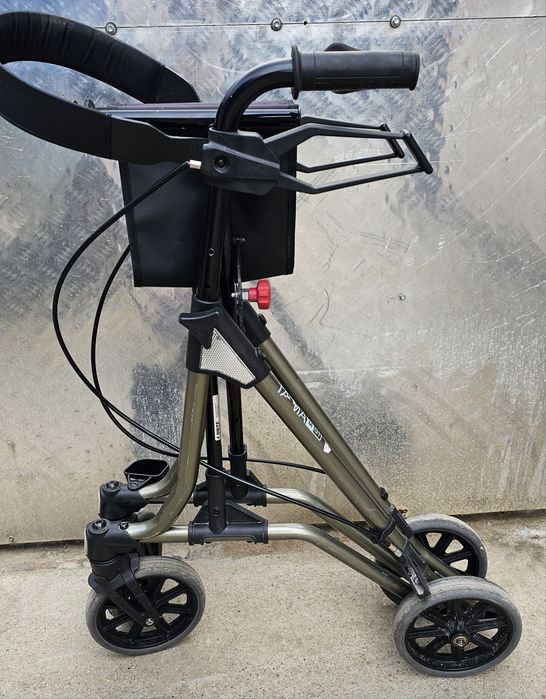 Rolator/Cadru cu roți si cu poziție de odihnă