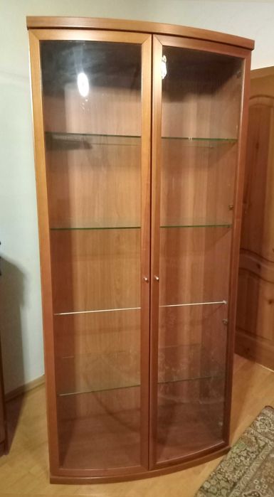 Шкаф витрина в хорошем состоянии