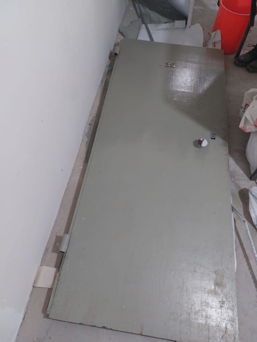 Продам входную дверь срочно