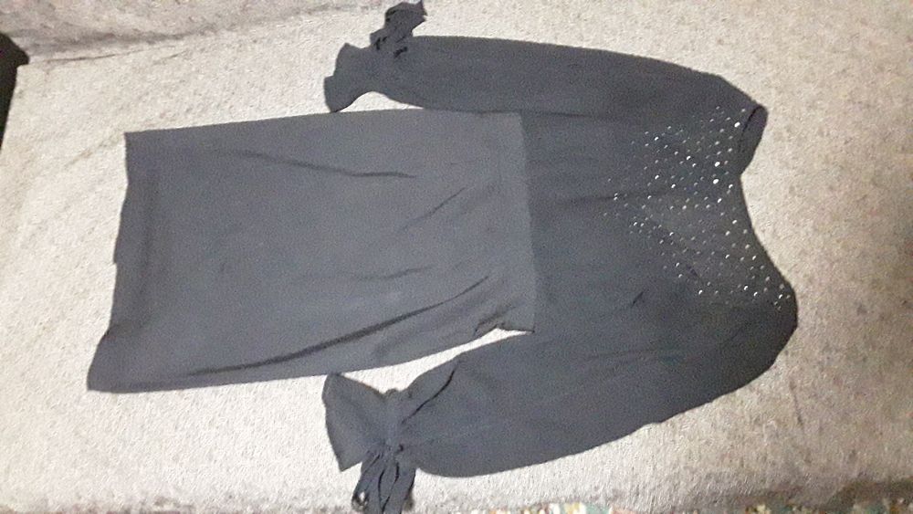 Rochie de ocazie neagra stofa cu voal .