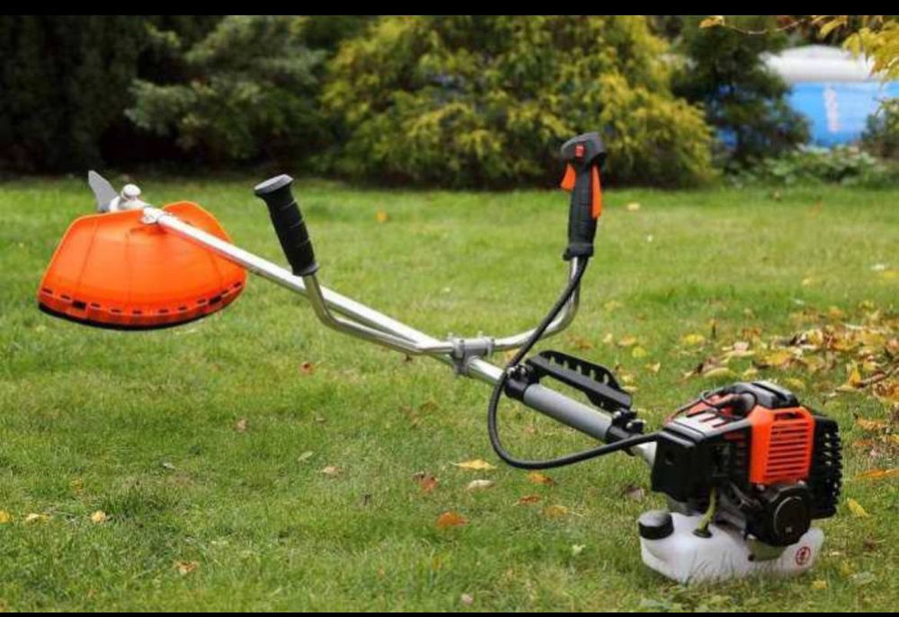 Триммер бензиновый садовый.