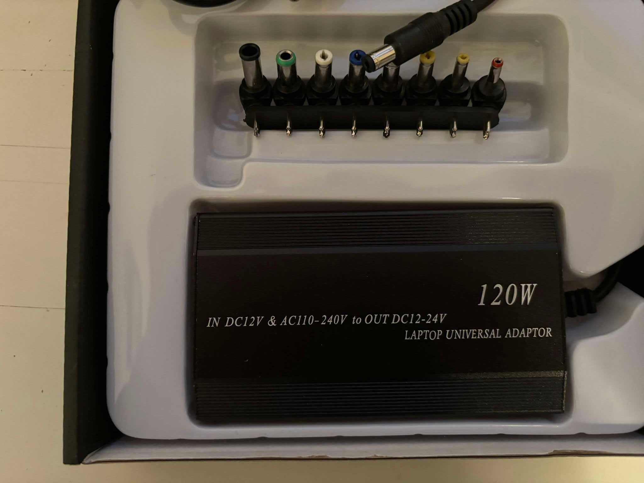 Incarcator laptop universal 120W priza si bricheta auto 8 conectori