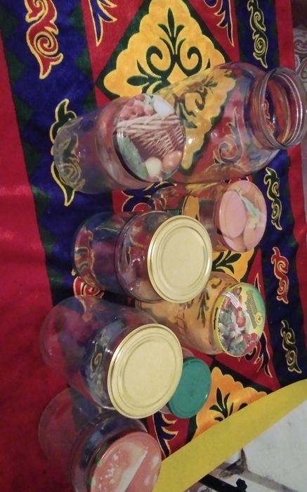 Банки разные все в одно руки продам 7 штук.город Жаркент