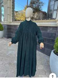 Зелёное платье на сборке теплое из вельвета длинное 58 размер