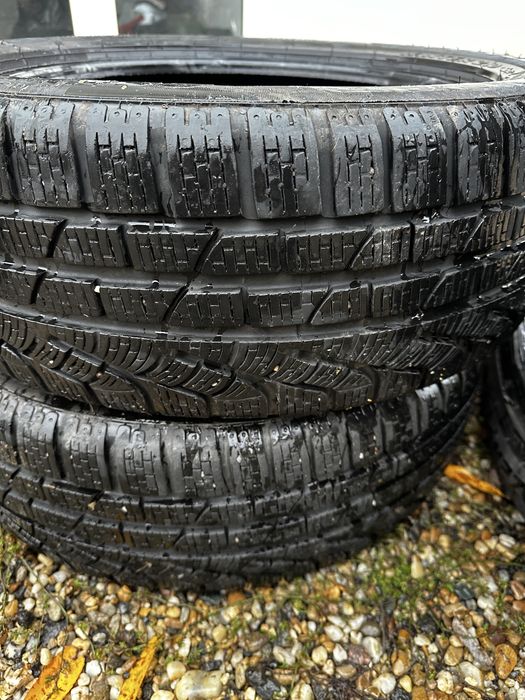 Caucicuri iarna 205/55/17 pirelli sotozero