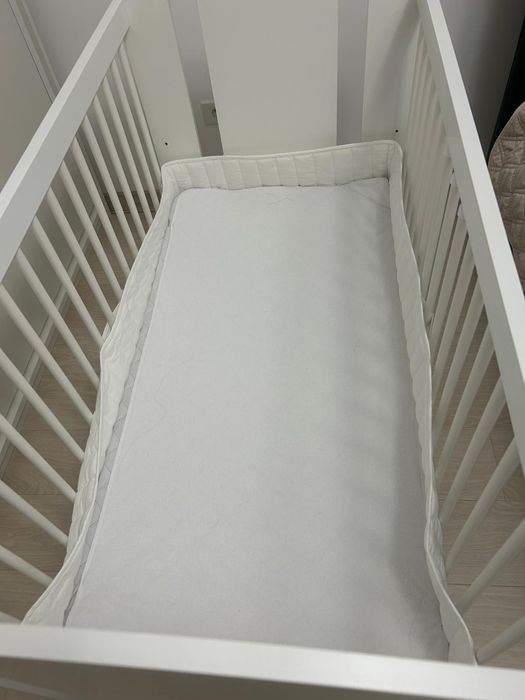 Patut copil mic aproape nou