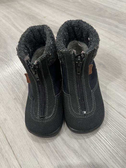 Продам детскую обувь