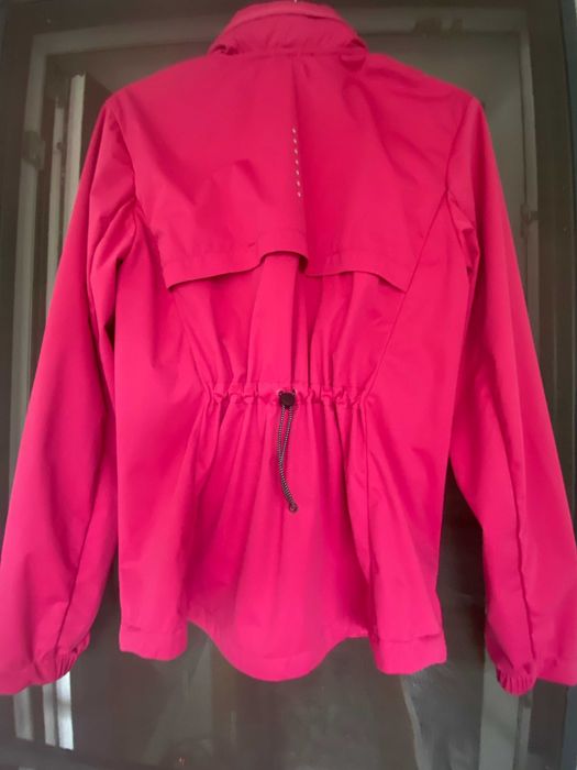 Jacheta/Geaca sport C&A, roz, subtire, S/36 cu gluga ascunsa, nou