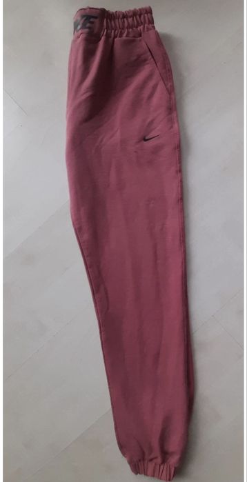 Nike, дамско долнище, чисто ново.