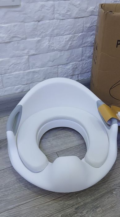 Сиденье на унитаз в коробке
