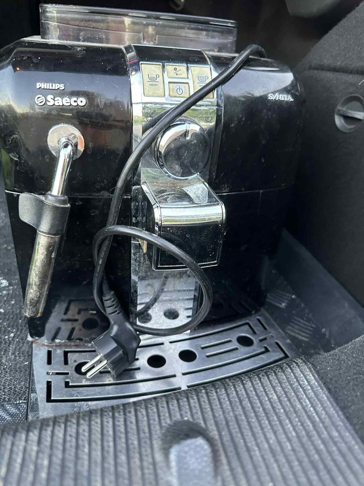 Продавам автоматична кафе машина Philips Saeco Syntia