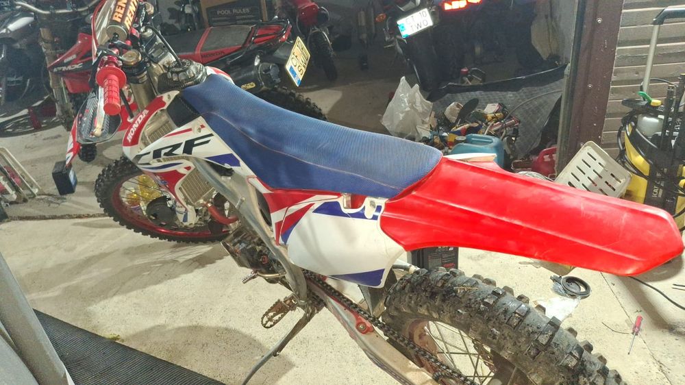 Vând Honda CRF 450 R Înmatriculata in Ro.