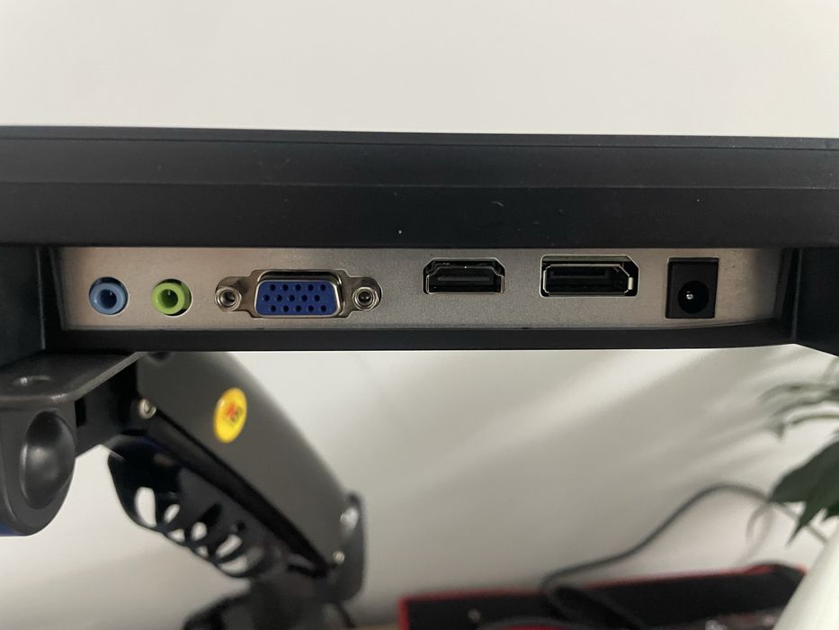 Продаю монитор и кронштейн для него