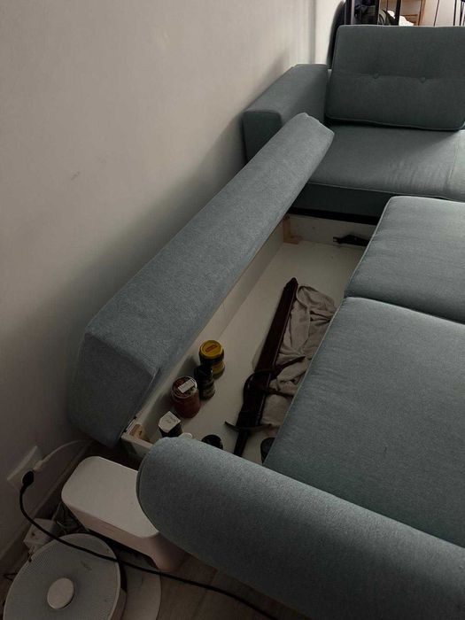 Canapea coltar extensibila cu lada de depozitare bleu albastru deschis