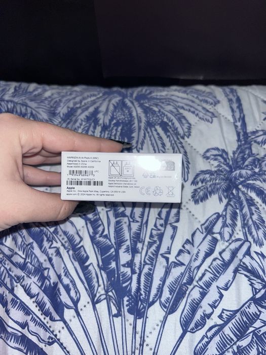 AirPods 4 noise cancelling/ANC