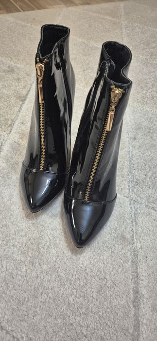 Продавам дамски боти