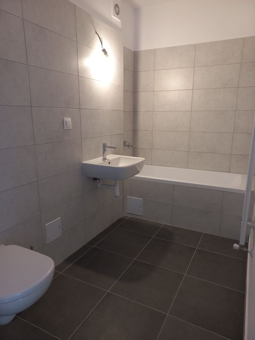 Vând apartament nou, cartier Maurer.