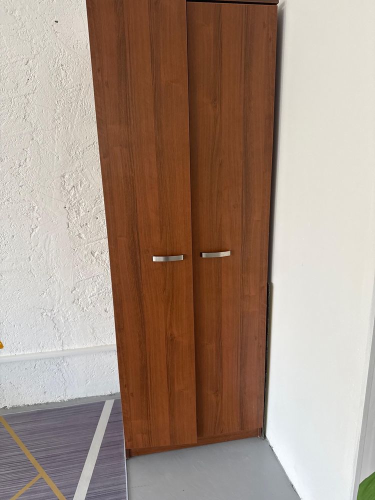 Срочно продам шкаф