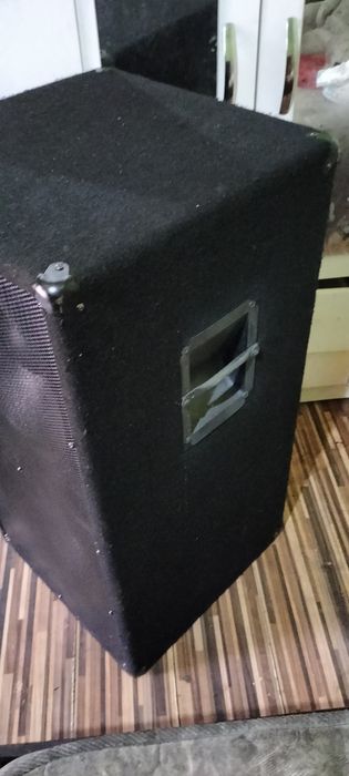 Vând boxă activă și un tub de bass