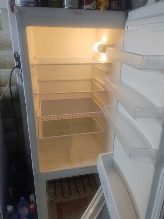 Хладилник"BOSCH"с компресор"Damfuss"155 см.височина с фризер отдолу