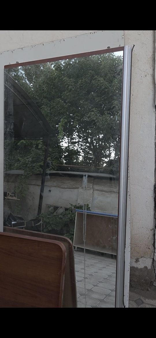 Бесплатно, старая мебель в разобронном виде,