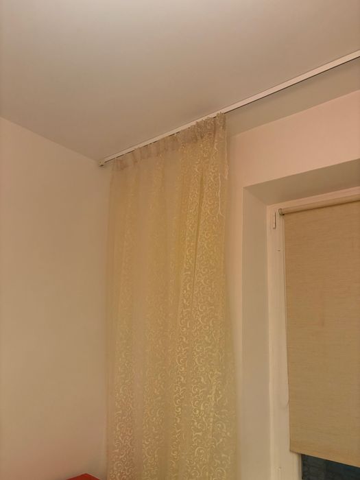 Perdea aurie transparentă