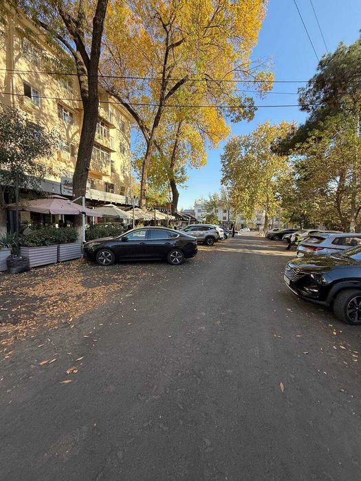 Сдается в аренду 1/2/5 Шато Руставели 35 Центр рядом кафе B&B г.Россия