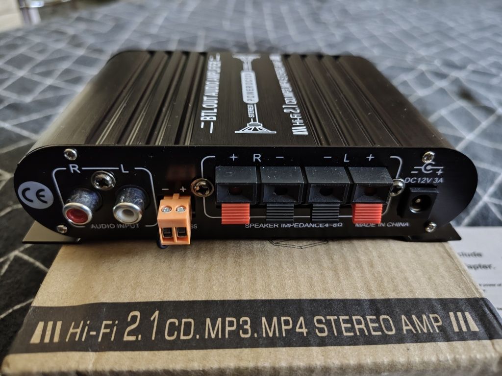 Amplificator auto și de camera