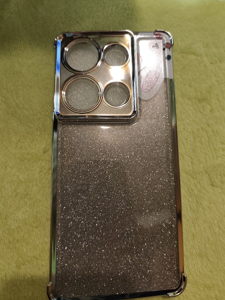 Продавам два кейса за Xiaomi not 13 4G