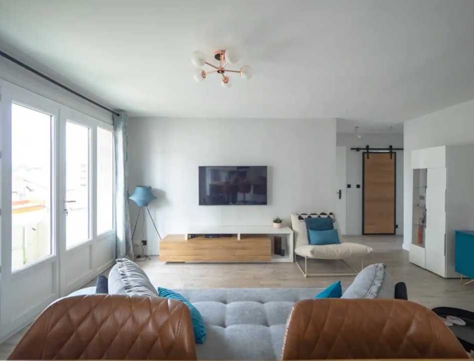 Дава се под наем Двустаен апартамент в Пловдив, Гагарин - 61 кв.м за 260.1 € - Снимка #1